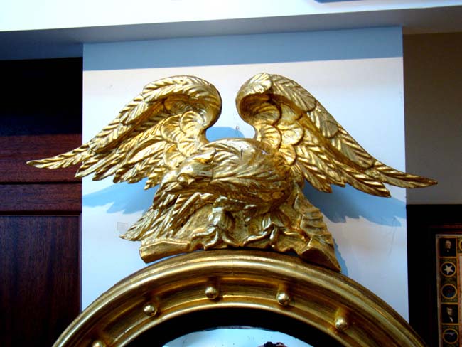 A Federal period Convex Mirror in a carved gilt wood frame surmounted by an eagle circa 1810-1820 — image 3